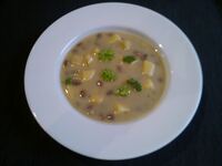 Bohnensuppe mit Lorbeerblatt